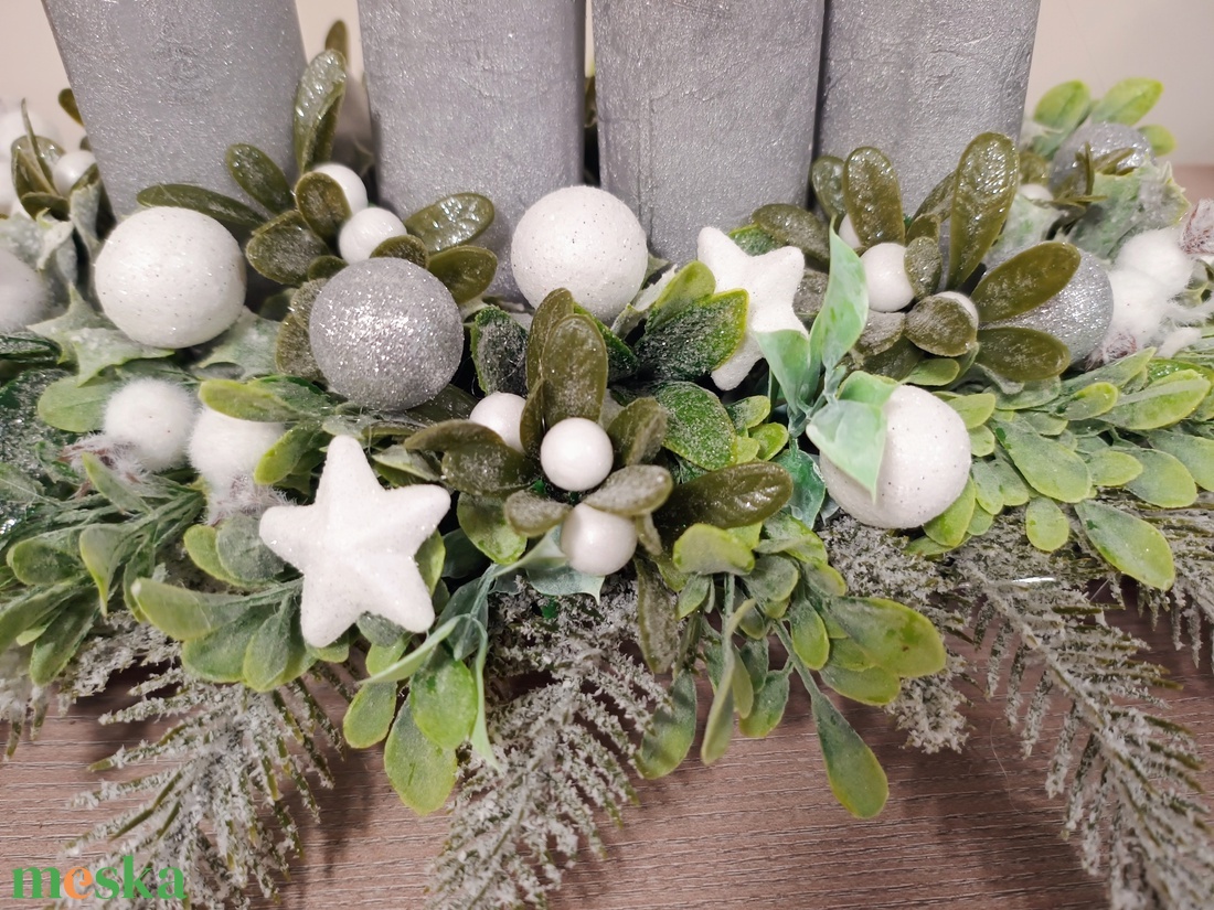 Ezüst-zöld gyertyás karácsonyi ünnepi adventi asztaldísz - karácsony - adventi díszek - adventi asztaldísz - Meska.hu