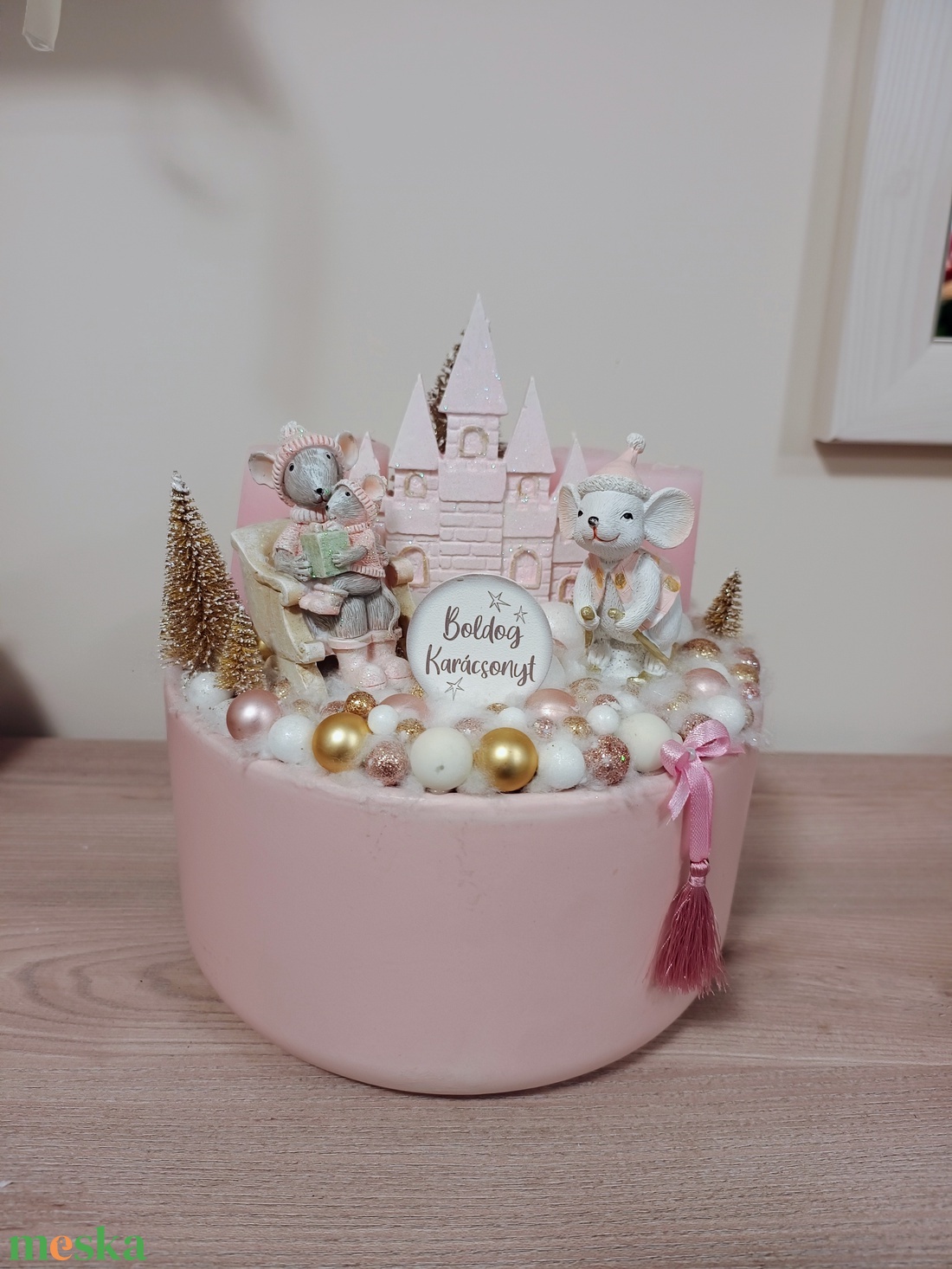 Púder rózsaszín egér figurás kastély díszítéssel négy gyertyával adventi karácsonyi ünnepi asztaldísz - karácsony - adventi díszek - adventi asztaldísz - Meska.hu
