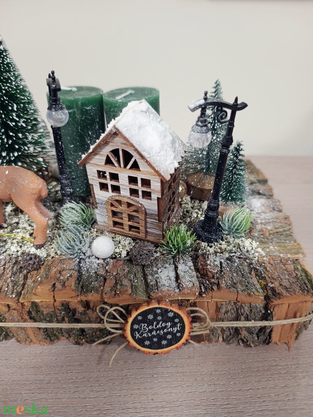 Háncs alapban őzike figurákkal zöld és barna színvilágban karácsonyi ünnepi adventi asztaldísz  - karácsony - adventi díszek - adventi gyertyadíszek és koszorúdíszek - Meska.hu