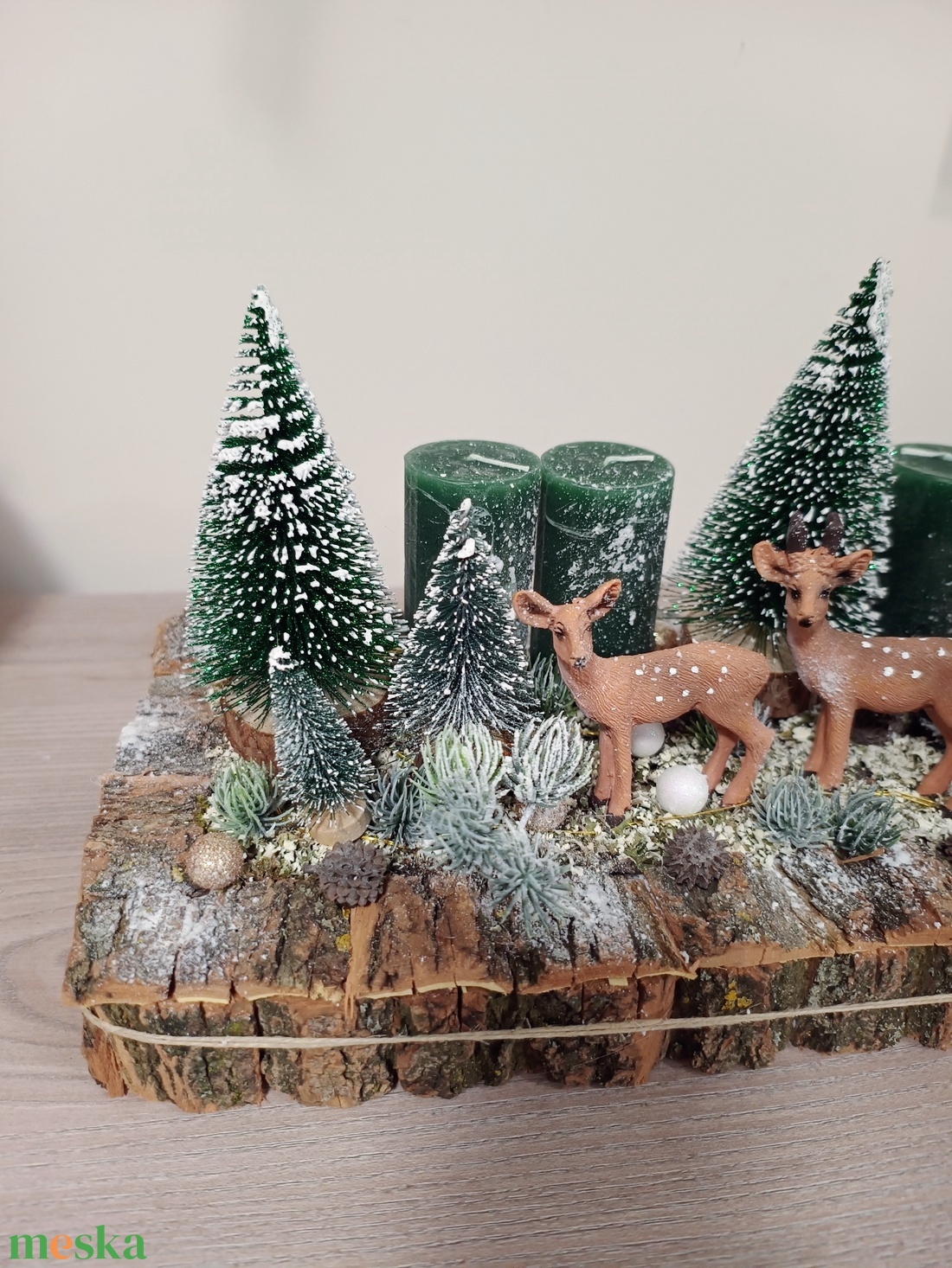 Háncs alapban őzike figurákkal zöld és barna színvilágban karácsonyi ünnepi adventi asztaldísz  - karácsony - adventi díszek - adventi gyertyadíszek és koszorúdíszek - Meska.hu