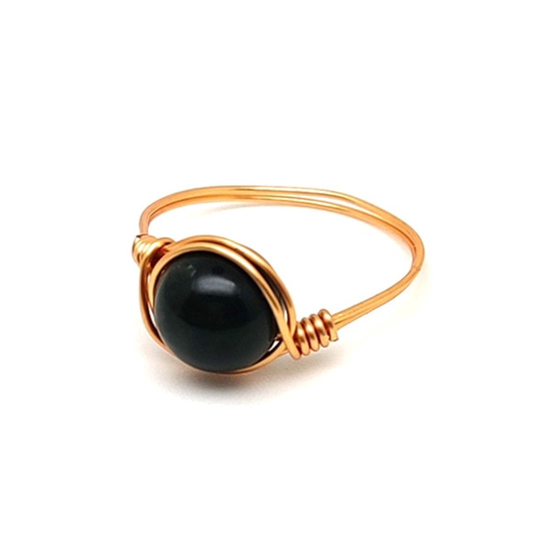 Stabilizáló sötétzöld achát drót gyűrű 8mm arany színű dróttal - ékszer - gyűrű - gyöngyös gyűrű - Meska.hu