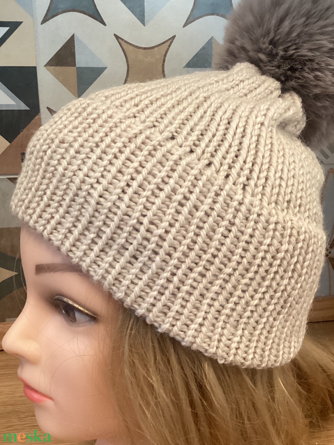 Bézs Kötött Merino Gyapjú Sapka levehetö pompommal - ruha & divat - sál, sapka, kendő - sapka - Meska.hu Bézs Kötött Merino Gyapjú Sapka levehetö pompommal - ruha & divat - sál, sapka, kendő - sapka - Meska.hu