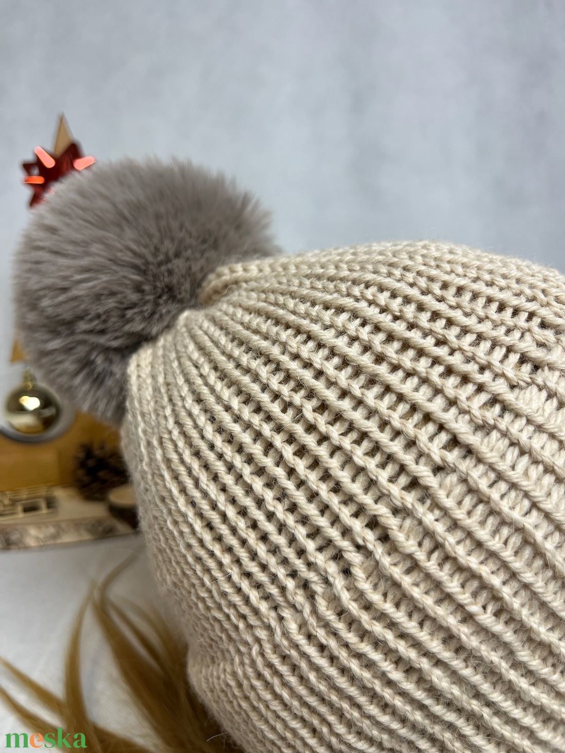 Bézs Kötött Merino Gyapjú Sapka levehetö pompommal - ruha & divat - sál, sapka, kendő - sapka - Meska.hu Bézs Kötött Merino Gyapjú Sapka levehetö pompommal - ruha & divat - sál, sapka, kendő - sapka - Meska.hu