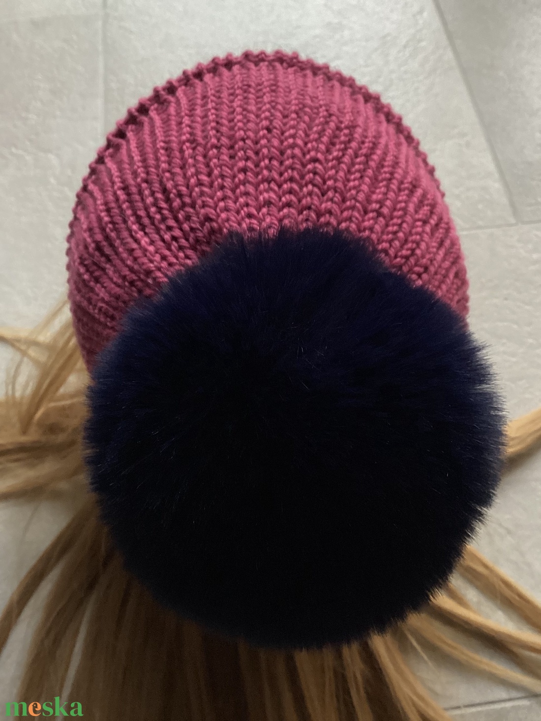 Junior Magenta Kötött Merino Gyapjú Sapka levehetö pompommal - ruha & divat - sál, sapka, kendő - sapka - Meska.hu Junior Magenta Kötött Merino Gyapjú Sapka levehetö pompommal - ruha & divat - sál, sapka, kendő - sapka - Meska.hu