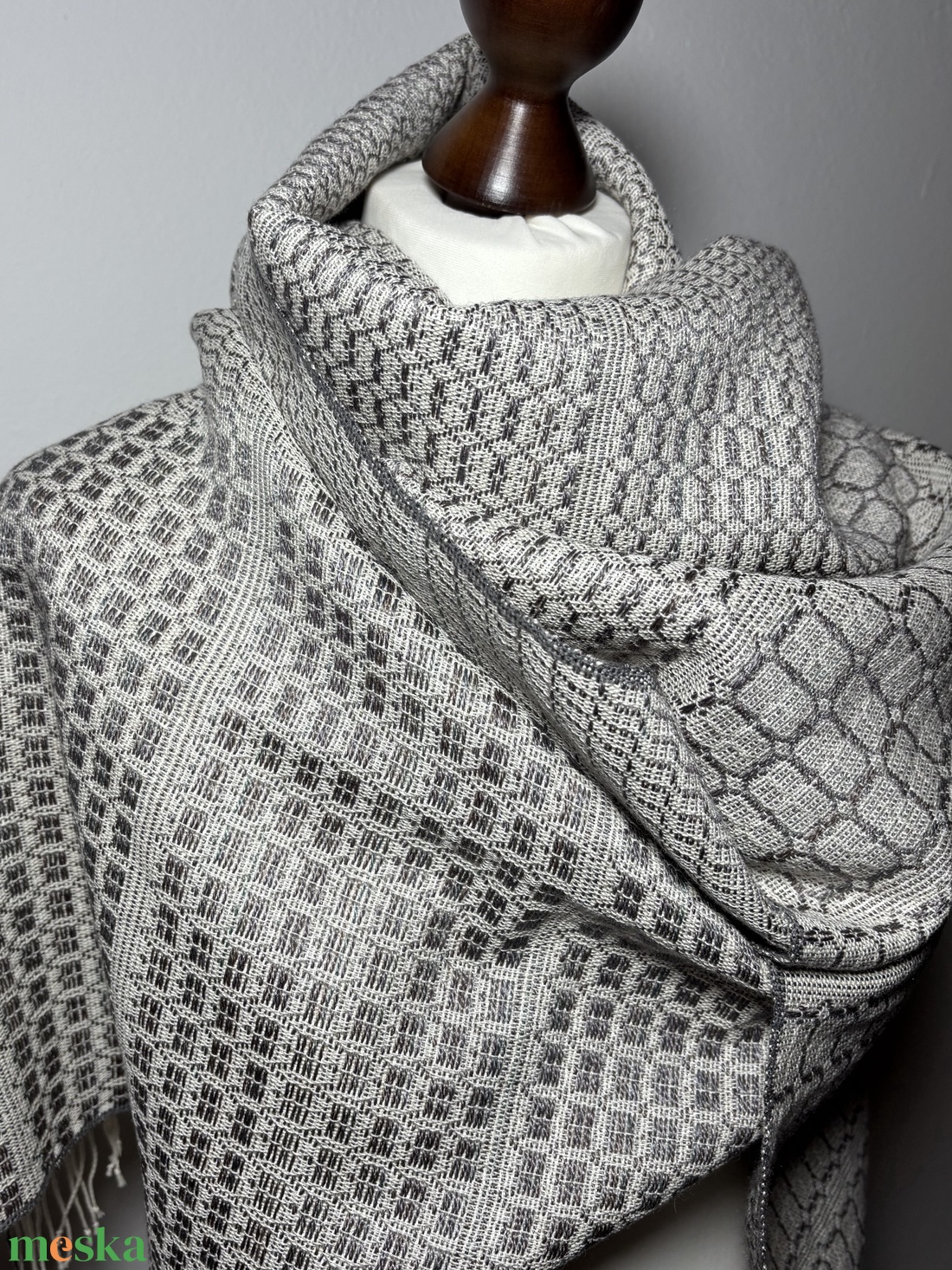 Kézzel szőtt Szürkésbarna Selyem Kendő - ruha & divat - sál, sapka, kendő - kendő - Meska.hu