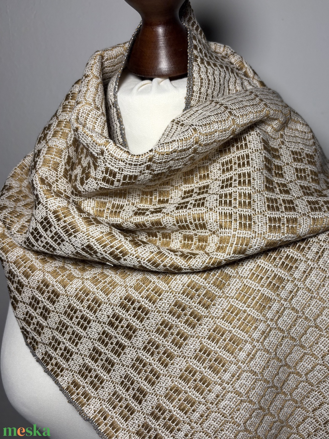 Kézzel szőtt Arany - Fehér Selyem Kendő - ruha & divat - sál, sapka, kendő - kendő - Meska.hu