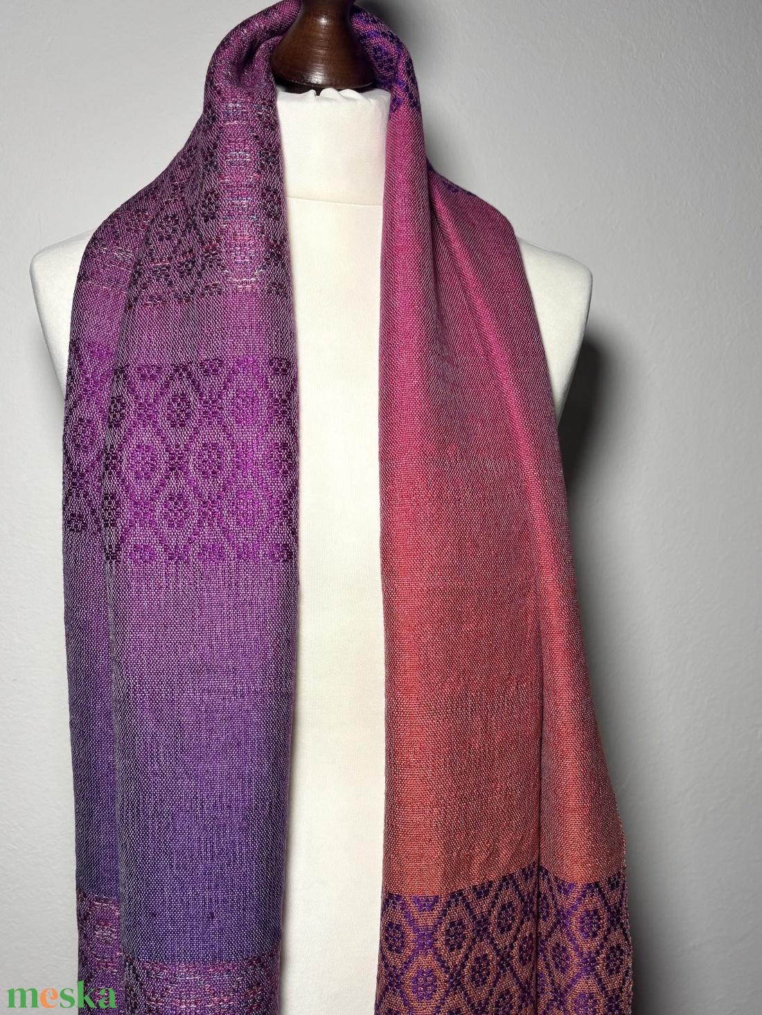 Viragmintás kézzel szőtt lila, narancs merinó selyem sál - ruha & divat - sál, sapka, kendő - kendő - Meska.hu