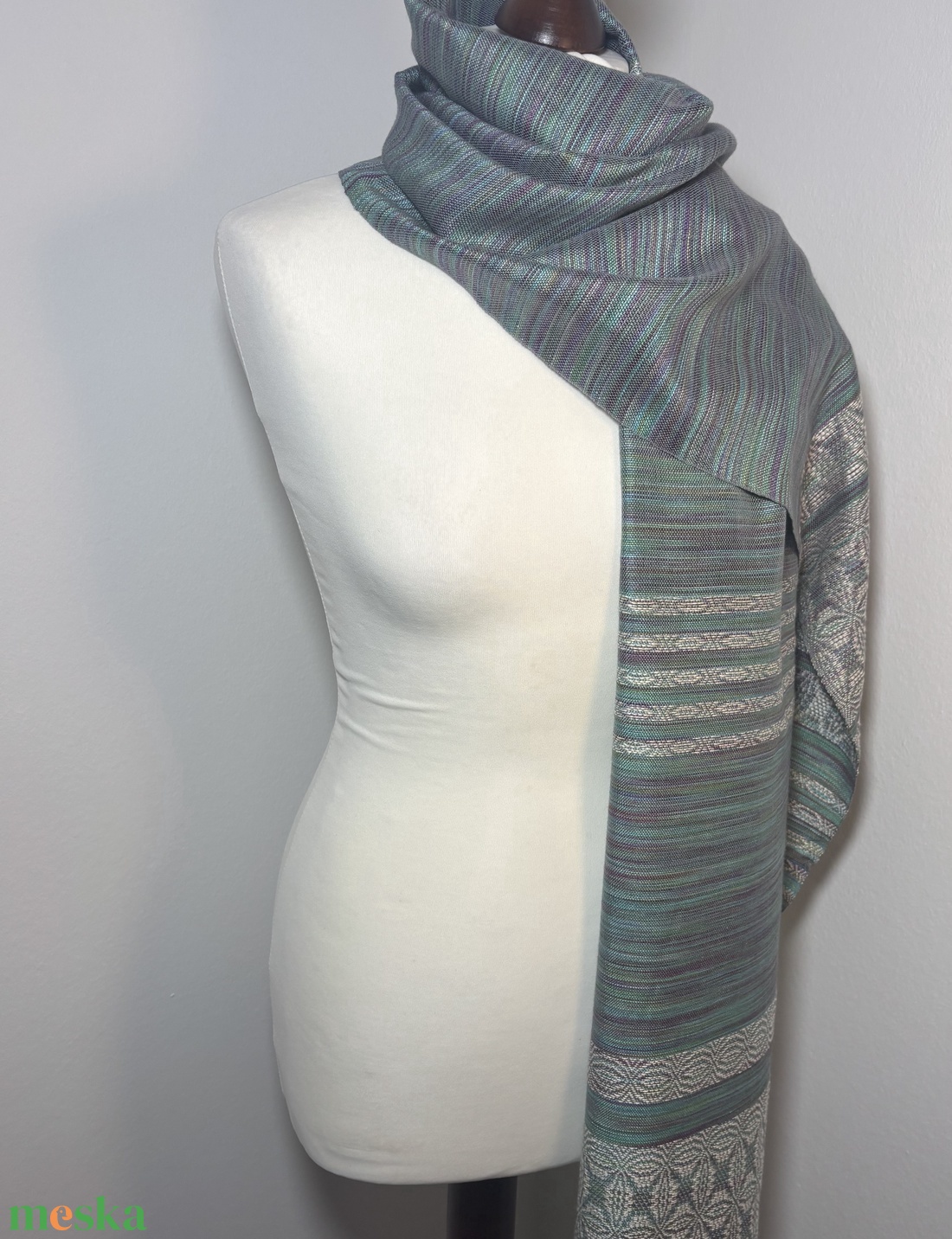 Kézzel szőtt Zöldes Lilás Selyemkendő liliom mintával � Egyedi kézműves női kiegészítő - ruha & divat - sál, sapka, kendő - kendő - Meska.hu