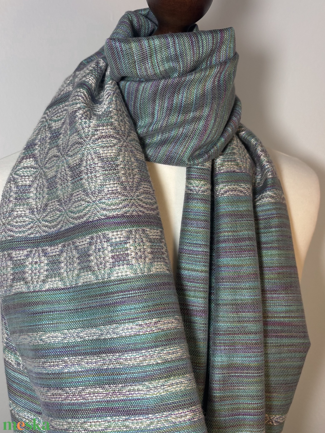 Kézzel szőtt Zöldes Lilás Selyemkendő liliom mintával � Egyedi kézműves női kiegészítő - ruha & divat - sál, sapka, kendő - kendő - Meska.hu