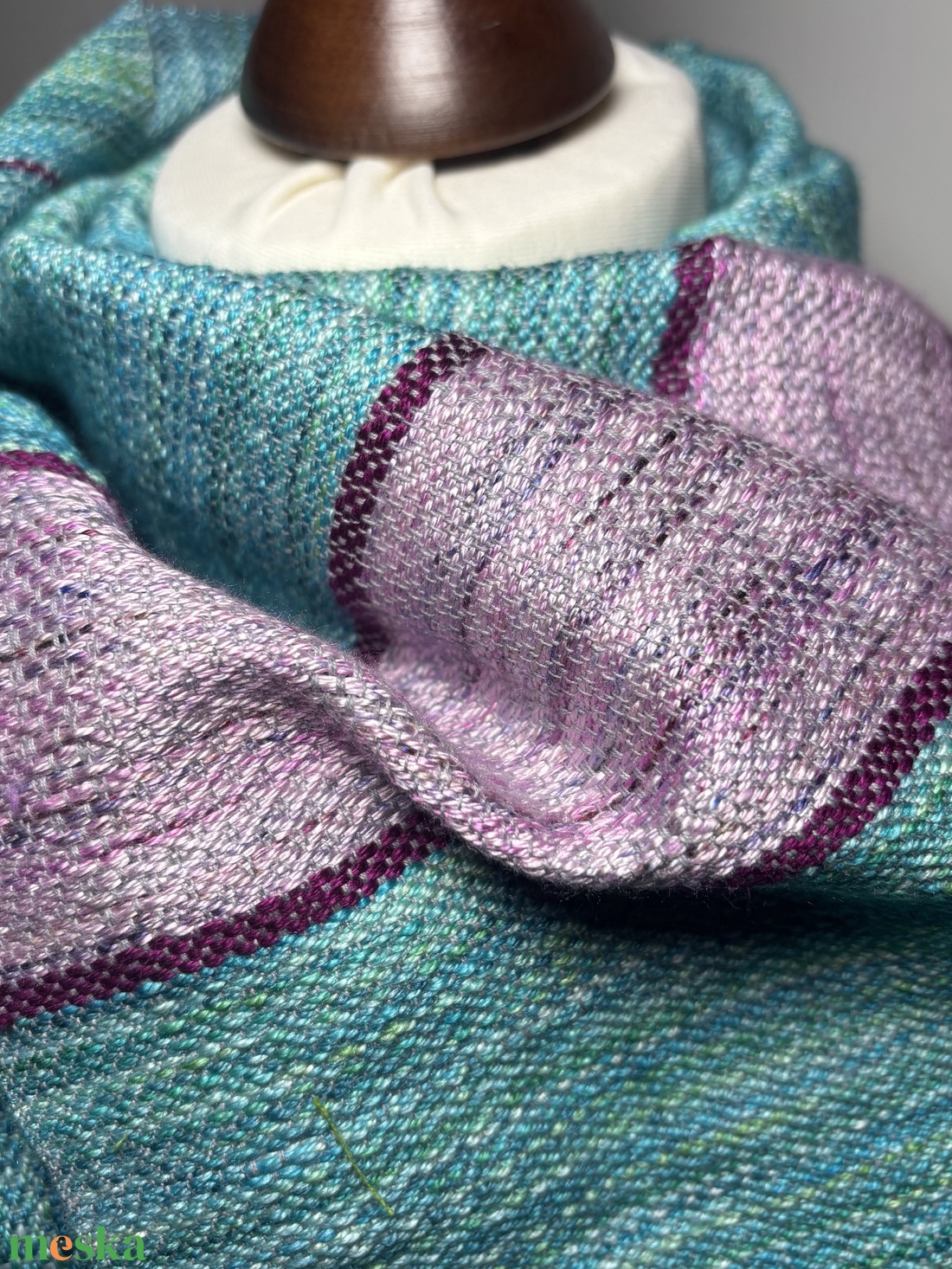 Kézzel szőtt Aszimmetrikus türkiz kendő lila csíkokkal  - ruha & divat - sál, sapka, kendő - kendő - Meska.hu