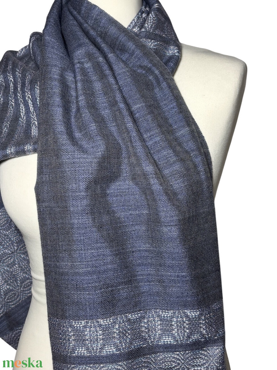 Kézzel szőtt kékesszürke hernyóselyem kendő liliom mintával � Egyedi kézműves női kiegészítő - ruha & divat - sál, sapka, kendő - kendő - Meska.hu