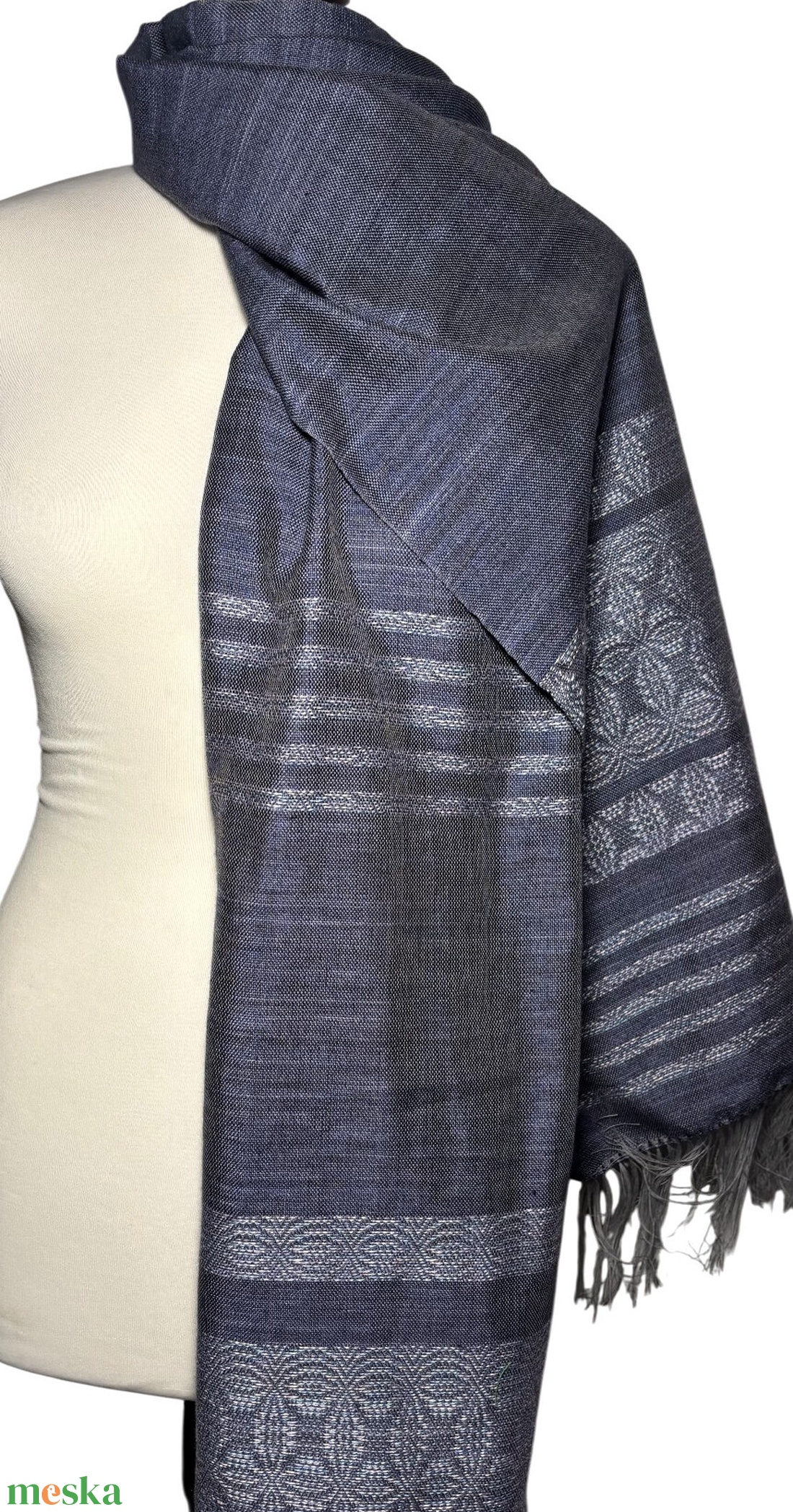 Kézzel szőtt kékesszürke hernyóselyem kendő liliom mintával � Egyedi kézműves női kiegészítő - ruha & divat - sál, sapka, kendő - kendő - Meska.hu