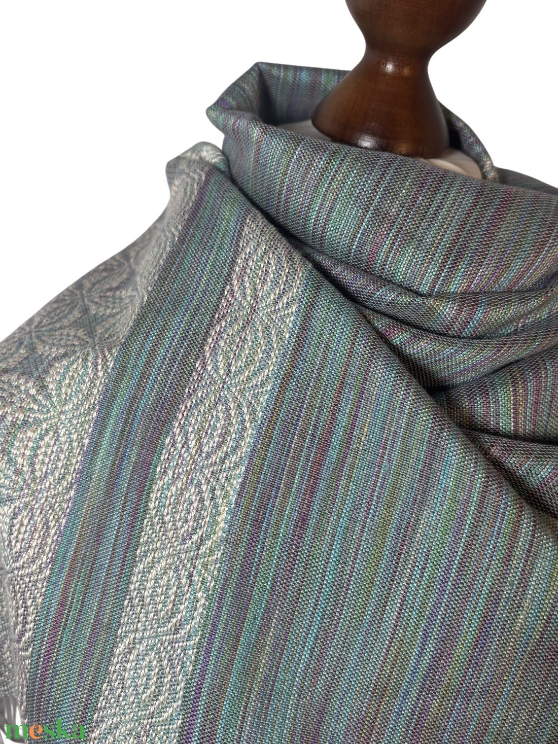 Kézzel szőtt Zöldes Lilás Selyemkendő liliom mintával � Egyedi kézműves női kiegészítő - ruha & divat - sál, sapka, kendő - kendő - Meska.hu