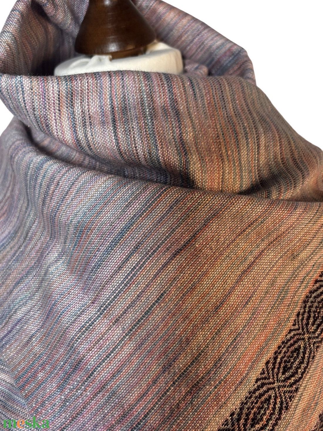 Aszimmetrikus rózsaszín selyem�merinó sál liliom motívummal � Kézzel készült elegáns kendő - ruha & divat - sál, sapka, kendő - kendő - Meska.hu