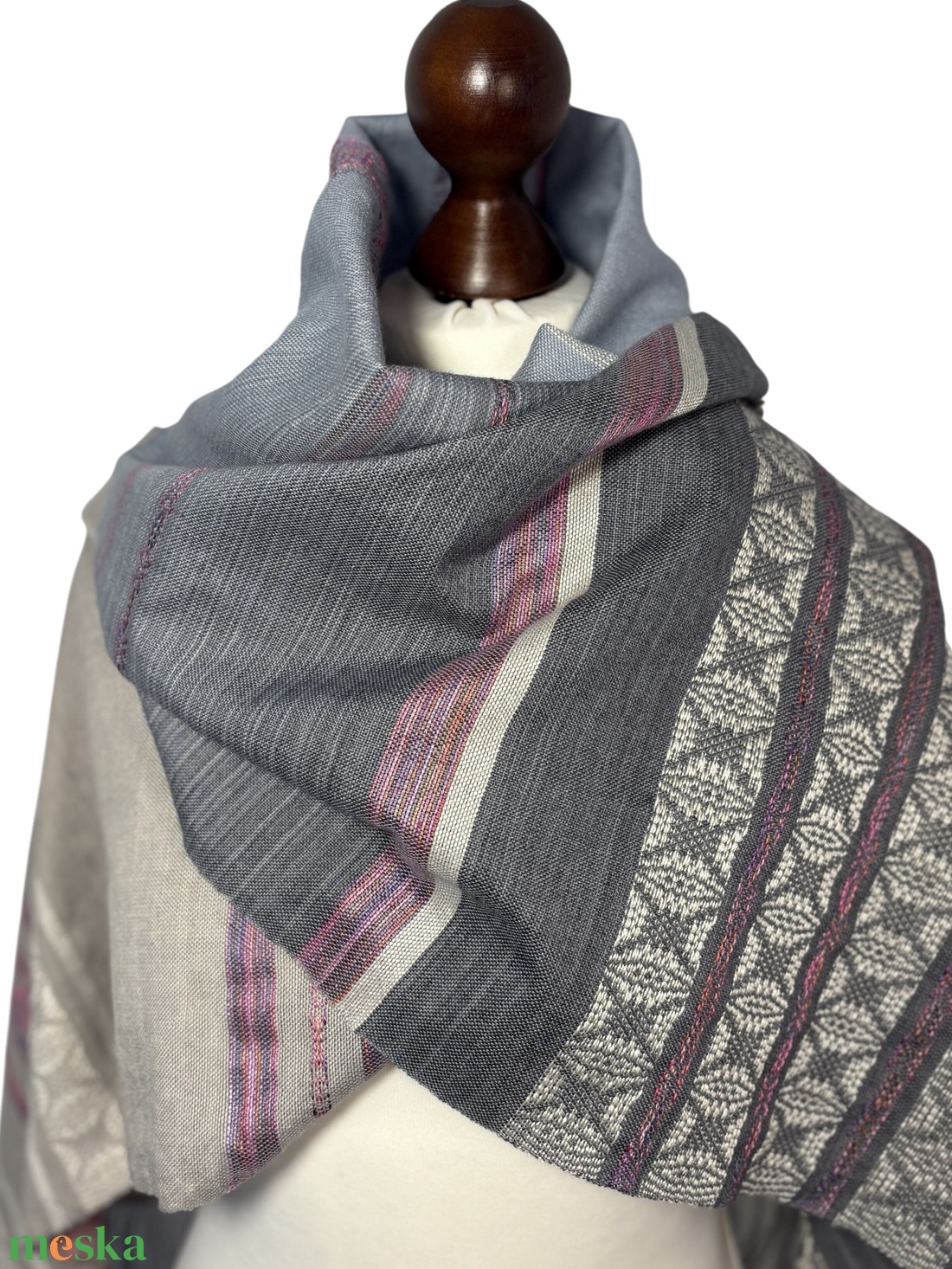 Kézzel szőtt ombre szürke-kék-bézs Merino kendő � Málna és krém mintával � Luxus gyapjú sál � Elegáns női vállkendő - ruha & divat - sál, sapka, kendő - kendő - Meska.hu