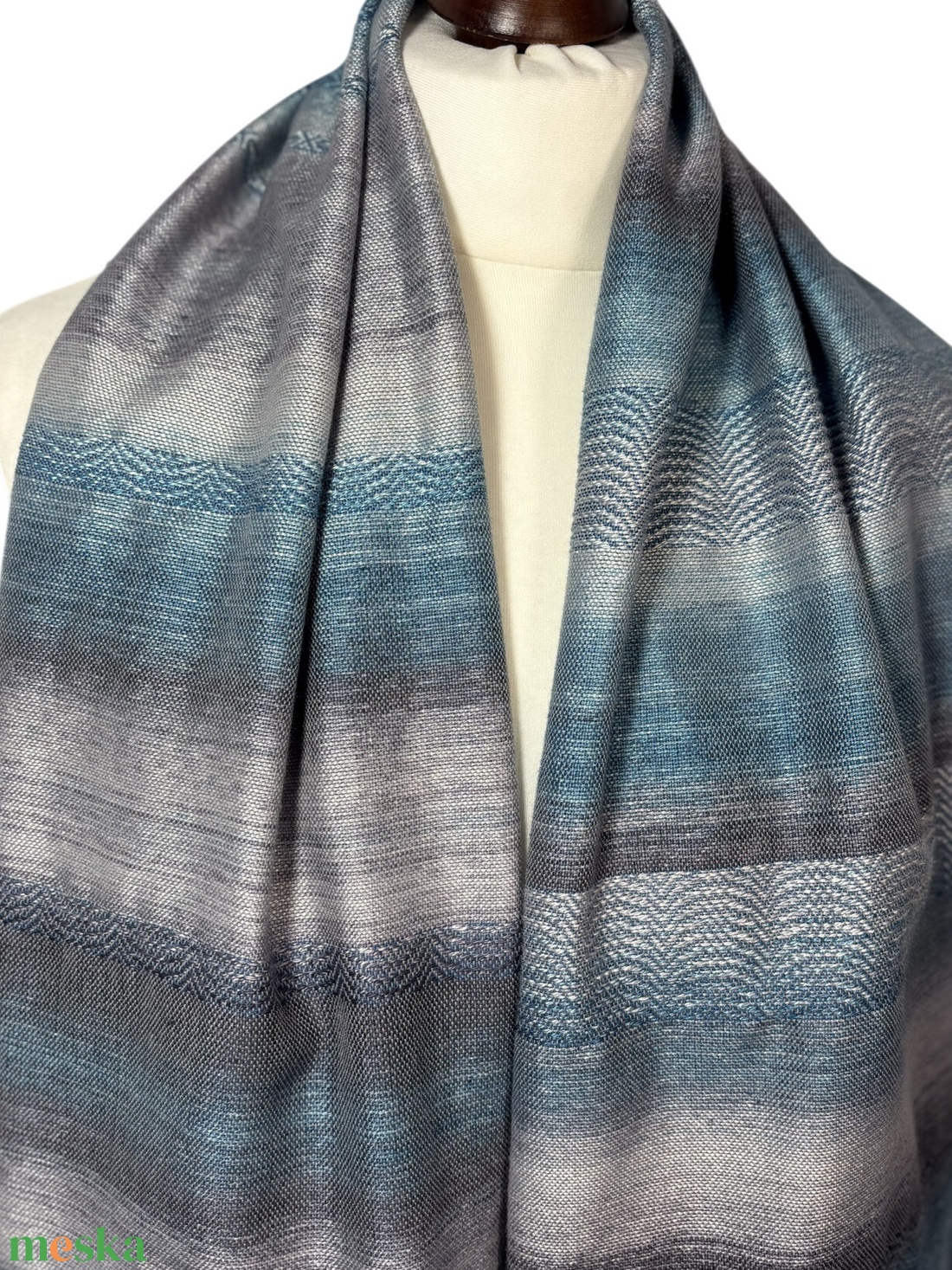 Kézzel szőtt kék Selyem kendő, Elegáns női kiegészítő - ruha & divat - sál, sapka, kendő - kendő - Meska.hu