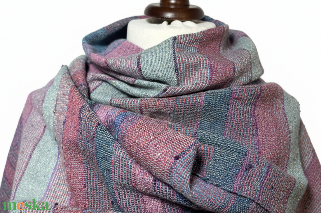 Kézzel szőtt málna, zöldcsíkos selyemsál - ruha & divat - sál, sapka, kendő - stóla - Meska.hu