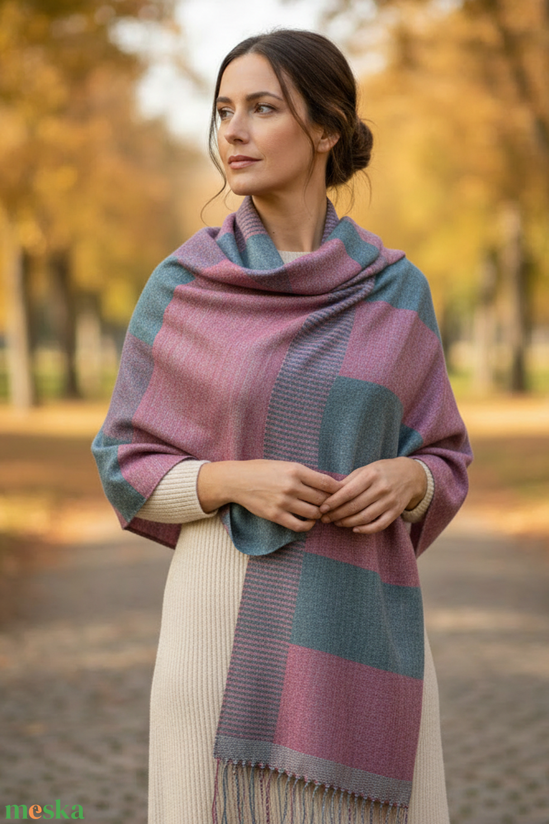 Kézzel szőtt rövidebb málna, rózsaszín csíkos selyemsál - ruha & divat - sál, sapka, kendő - vállkendő - Meska.hu