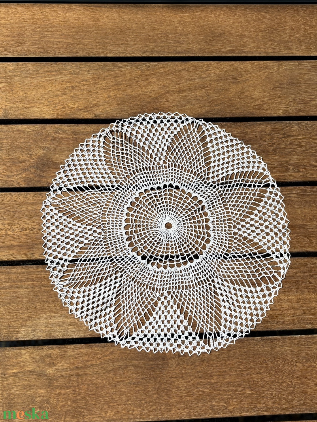 Kézzel horgolt csipke asztaldísz � virágmintás, ovális terítő (36 x 36 cm) - otthon & életmód - lakástextil - abrosz, terítő - asztalközép terítő - Meska.hu