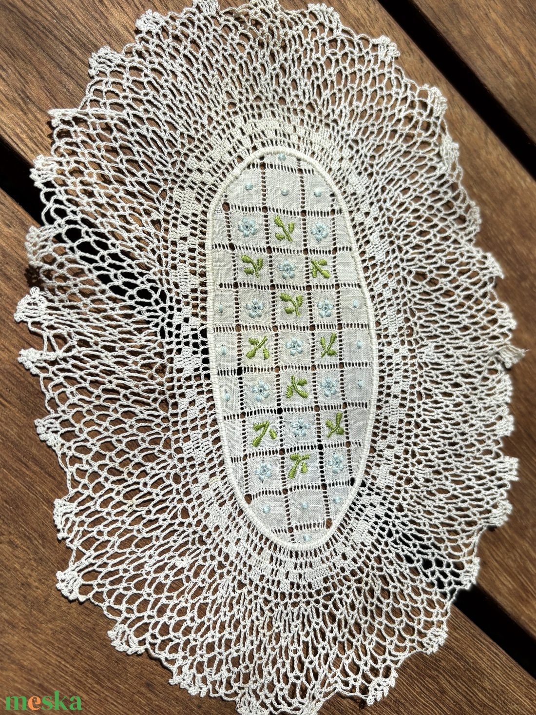 Kézzel horgolt csipke dísz váza alá � virágmintás poháralátét (17x12 cm) - otthon & életmód - lakástextil - abrosz, terítő - asztalközép terítő - Meska.hu