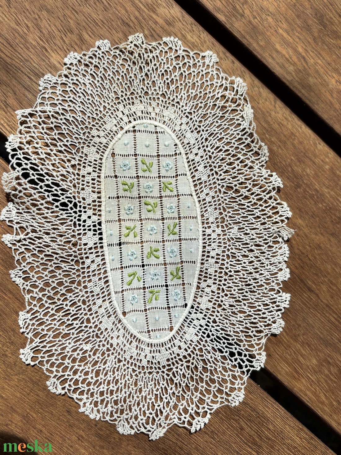 Kézzel horgolt csipke dísz váza alá � virágmintás poháralátét (17x12 cm) - otthon & életmód - lakástextil - abrosz, terítő - asztalközép terítő - Meska.hu
