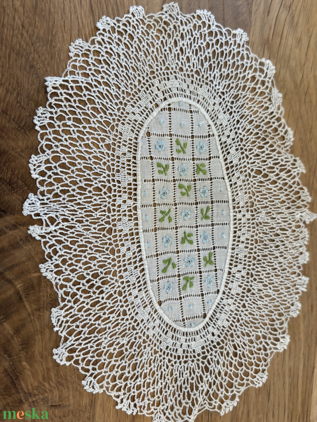 Kézzel horgolt csipke dísz váza alá � virágmintás poháralátét (17x12 cm) - otthon & életmód - lakástextil - abrosz, terítő - asztalközép terítő - Meska.hu