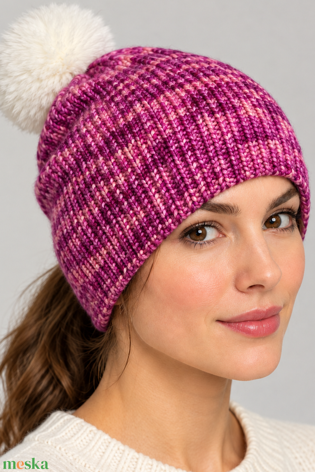 Pink mályva kézzel festett, Kötött EGYED I Merino Gyapjú Sapka levehetö Fehérvári pompommal - ruha & divat - sál, sapka, kendő - sapka - Meska.hu