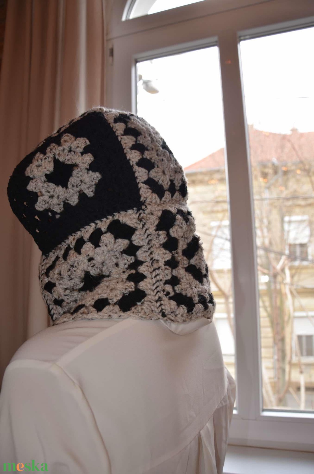 Horgolt Fekete-vegyes színű balaklava, sapka- meleg téli fejkendő - ruha & divat - sál, sapka, kendő - sapka - Meska.hu