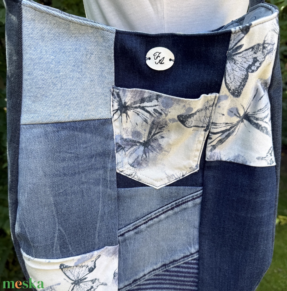 Farmer patchwork válltáska pillangómintás részletekkel  A4-es méretű, kézműves darab - táska & tok - kézitáska & válltáska - válltáska - Meska.hu