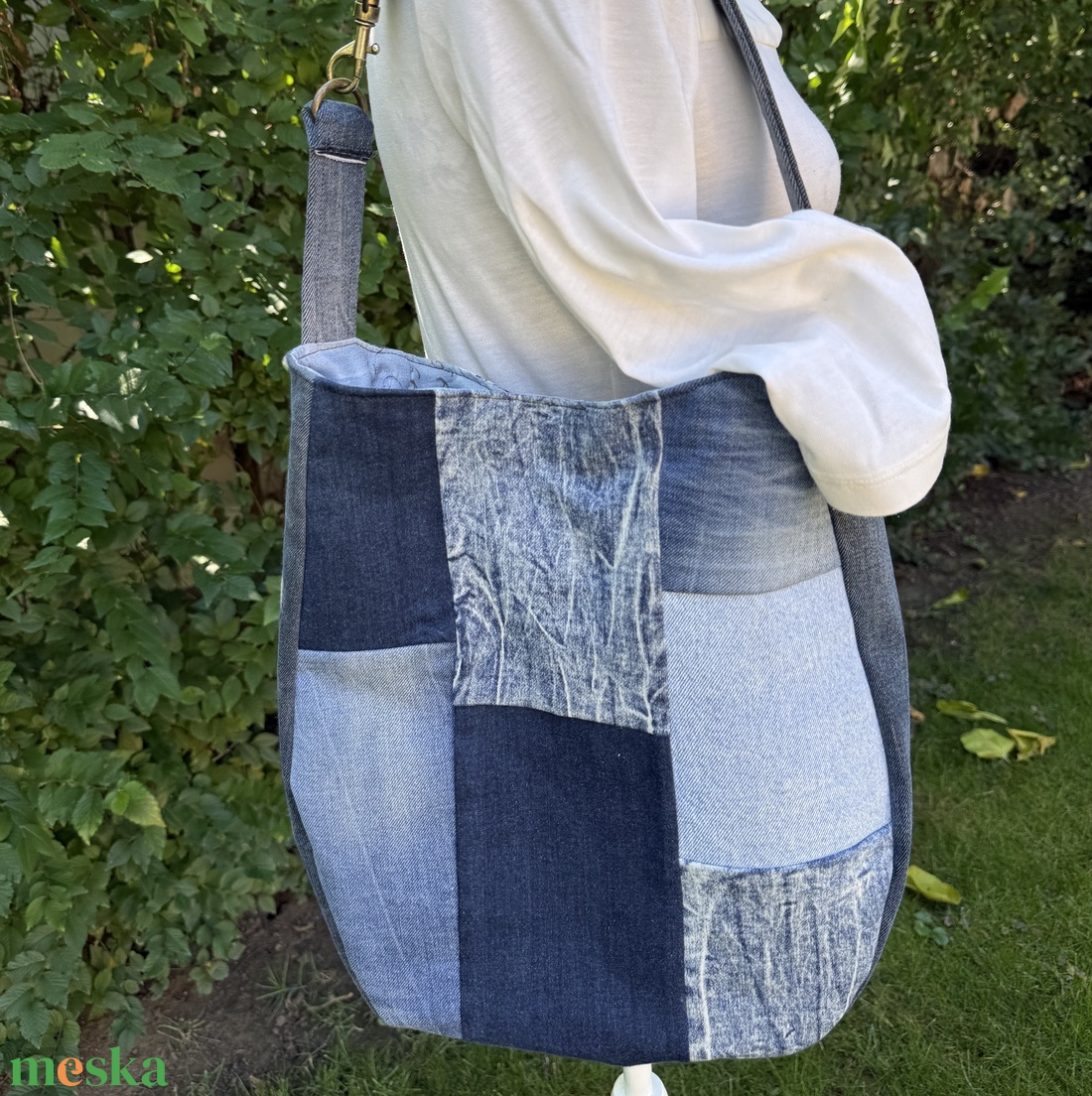 Farmer patchwork válltáska pillangómintás részletekkel  A4-es méretű, kézműves darab - táska & tok - kézitáska & válltáska - válltáska - Meska.hu