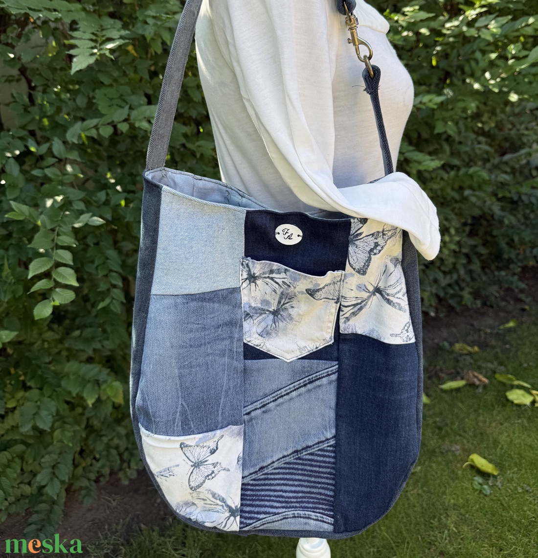 Farmer patchwork válltáska pillangómintás részletekkel  A4-es méretű, kézműves darab - táska & tok - kézitáska & válltáska - válltáska - Meska.hu