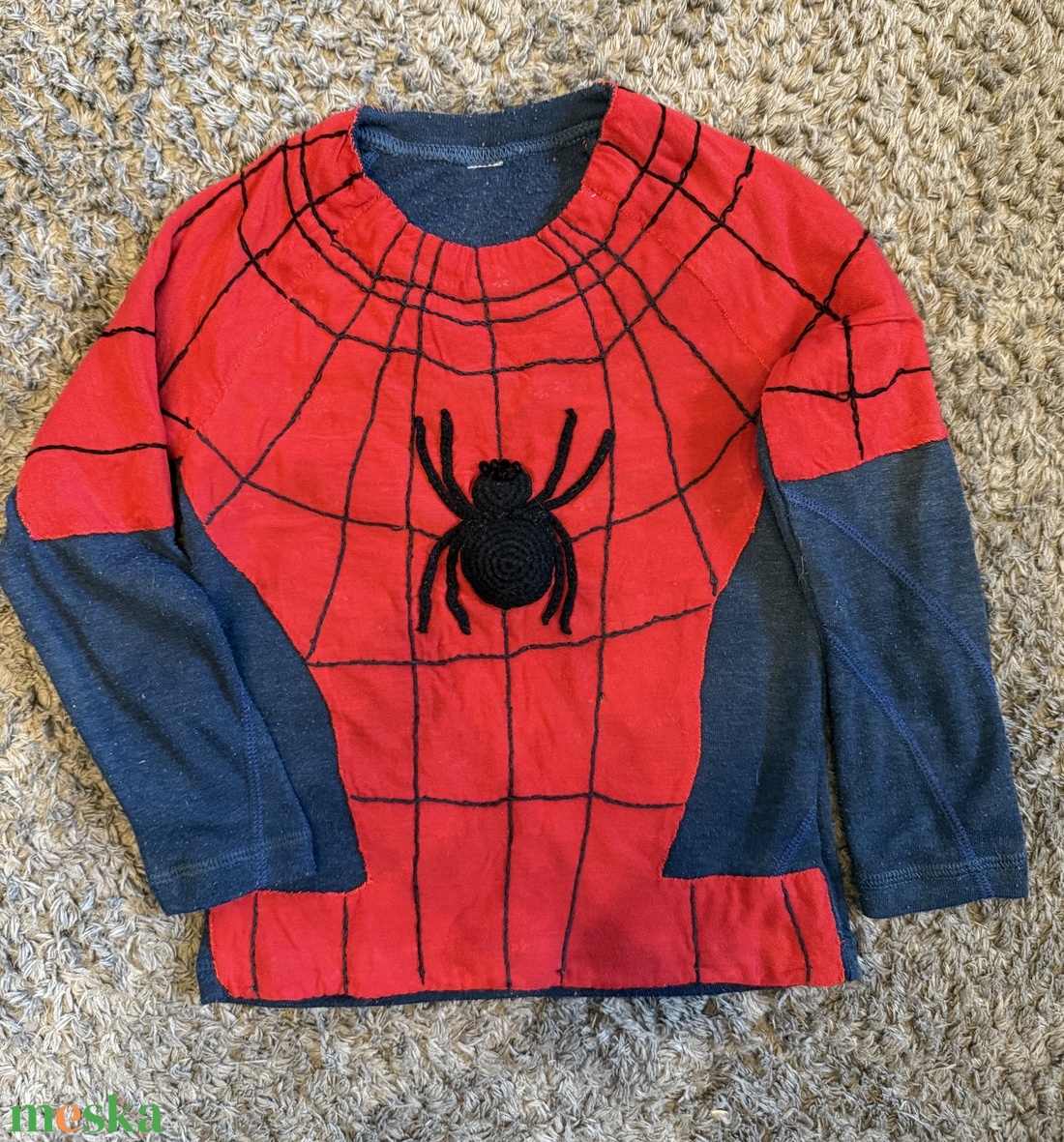 Egyedi, kézzel készített Pókember jelmez � hímzett mintával, horgolt pókkal - upcycling - ruha & divat - jelmez & álarc - jelmez - Meska.hu