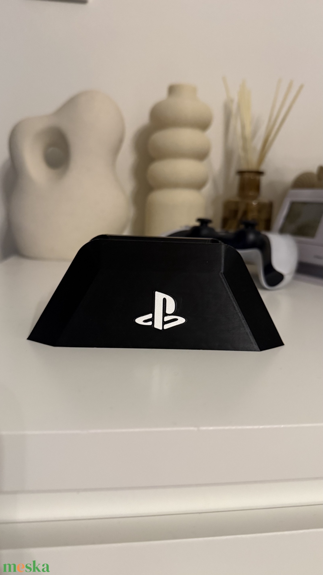 PS5 kontroller tartó állvány - otthon & életmód - dekoráció - asztal és polc dekoráció - dekorációs tál, tartó - Meska.hu