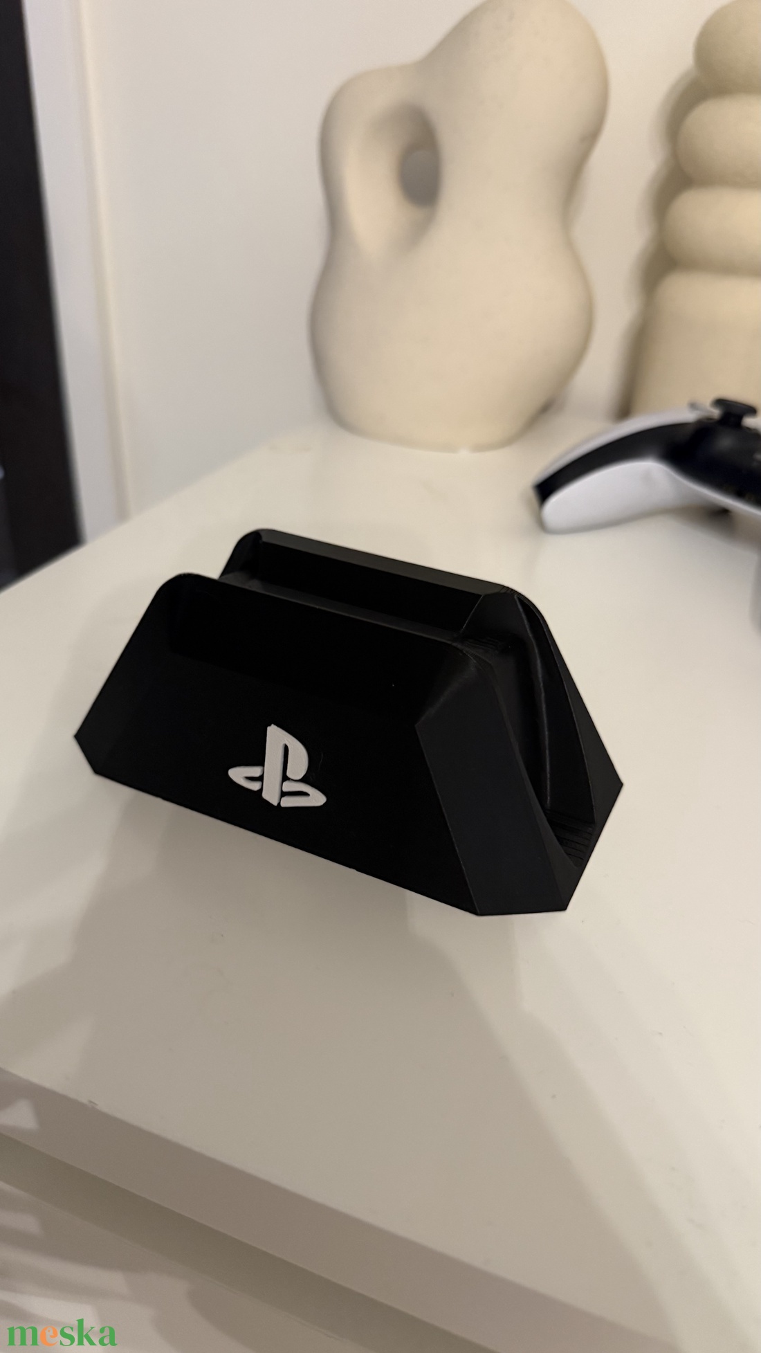 PS5 kontroller tartó állvány - otthon & életmód - dekoráció - asztal és polc dekoráció - dekorációs tál, tartó - Meska.hu