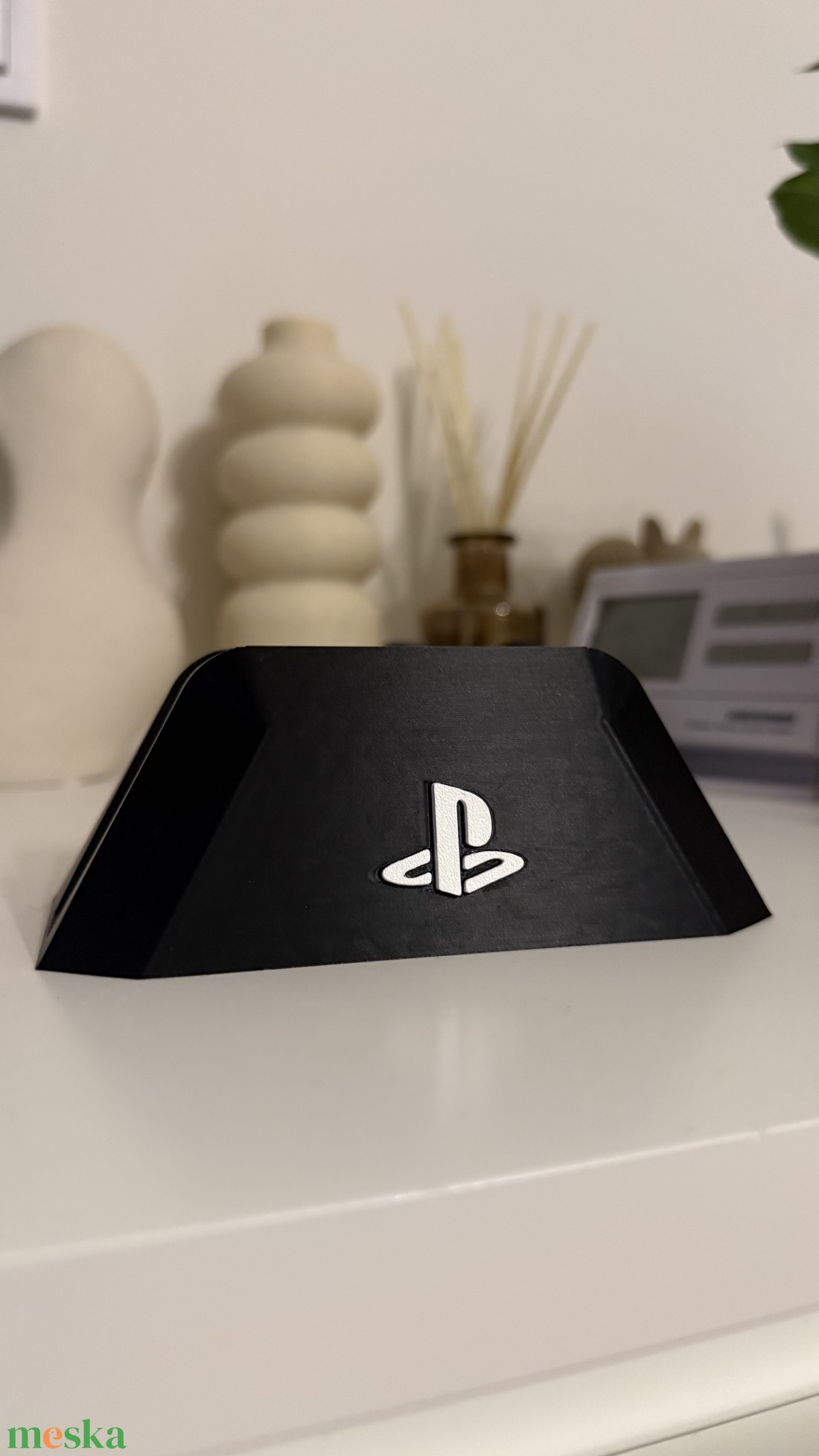 PS5 kontroller tartó állvány - otthon & életmód - dekoráció - asztal és polc dekoráció - dekorációs tál, tartó - Meska.hu