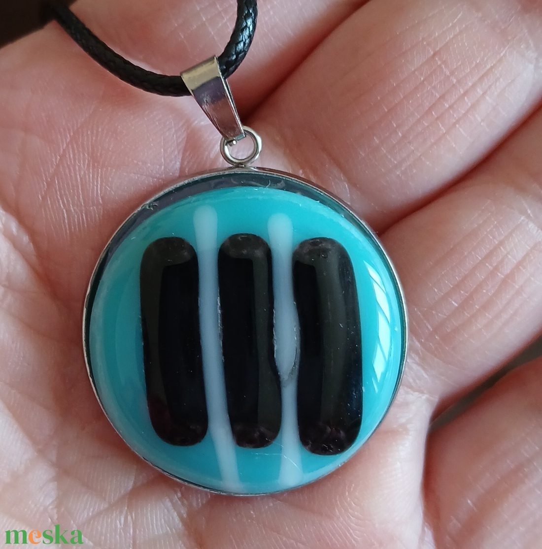 BILLENTYŰK üvegmedál - ékszer - nyaklánc - medál - Meska.hu