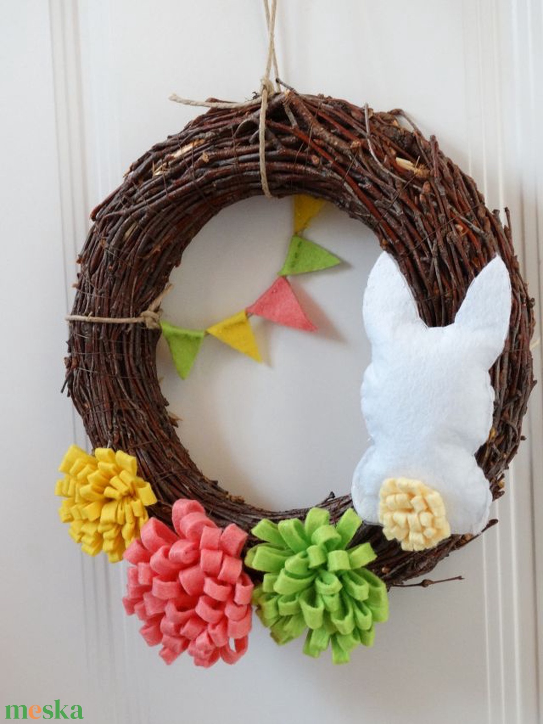Húsvéti nyuszis koszorú - Vidám tavaszi ajtódísz - filc nyuszis kopogtató  - otthon & életmód - dekoráció - ajtó- és ablak dekoráció - ajtódísz & kopogtató - Meska.hu