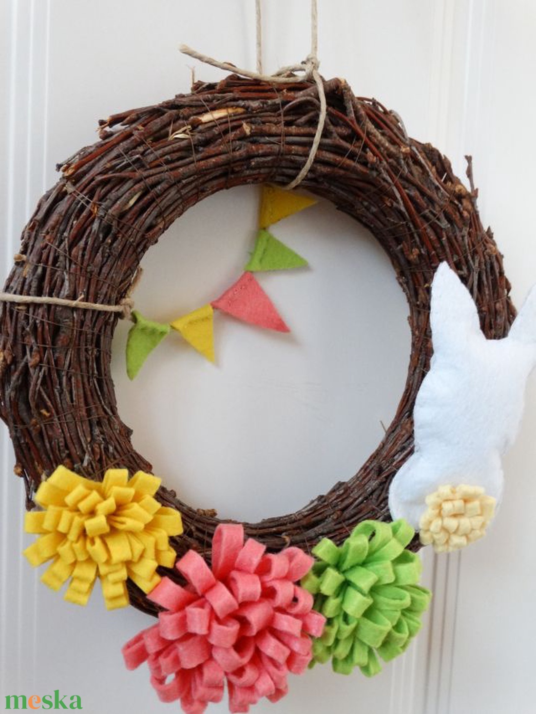 Húsvéti nyuszis koszorú - Vidám tavaszi ajtódísz - filc nyuszis kopogtató  - otthon & életmód - dekoráció - ajtó- és ablak dekoráció - ajtódísz & kopogtató - Meska.hu