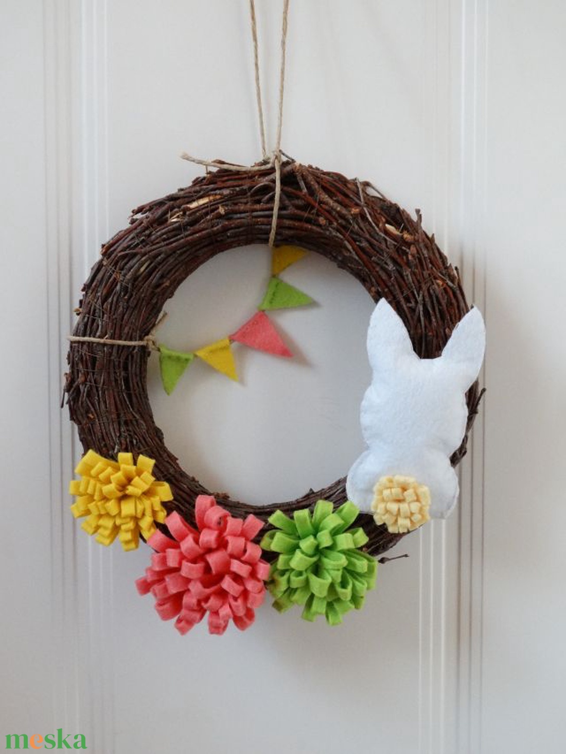 Húsvéti nyuszis koszorú - Vidám tavaszi ajtódísz - filc nyuszis kopogtató  - otthon & életmód - dekoráció - ajtó- és ablak dekoráció - ajtódísz & kopogtató - Meska.hu