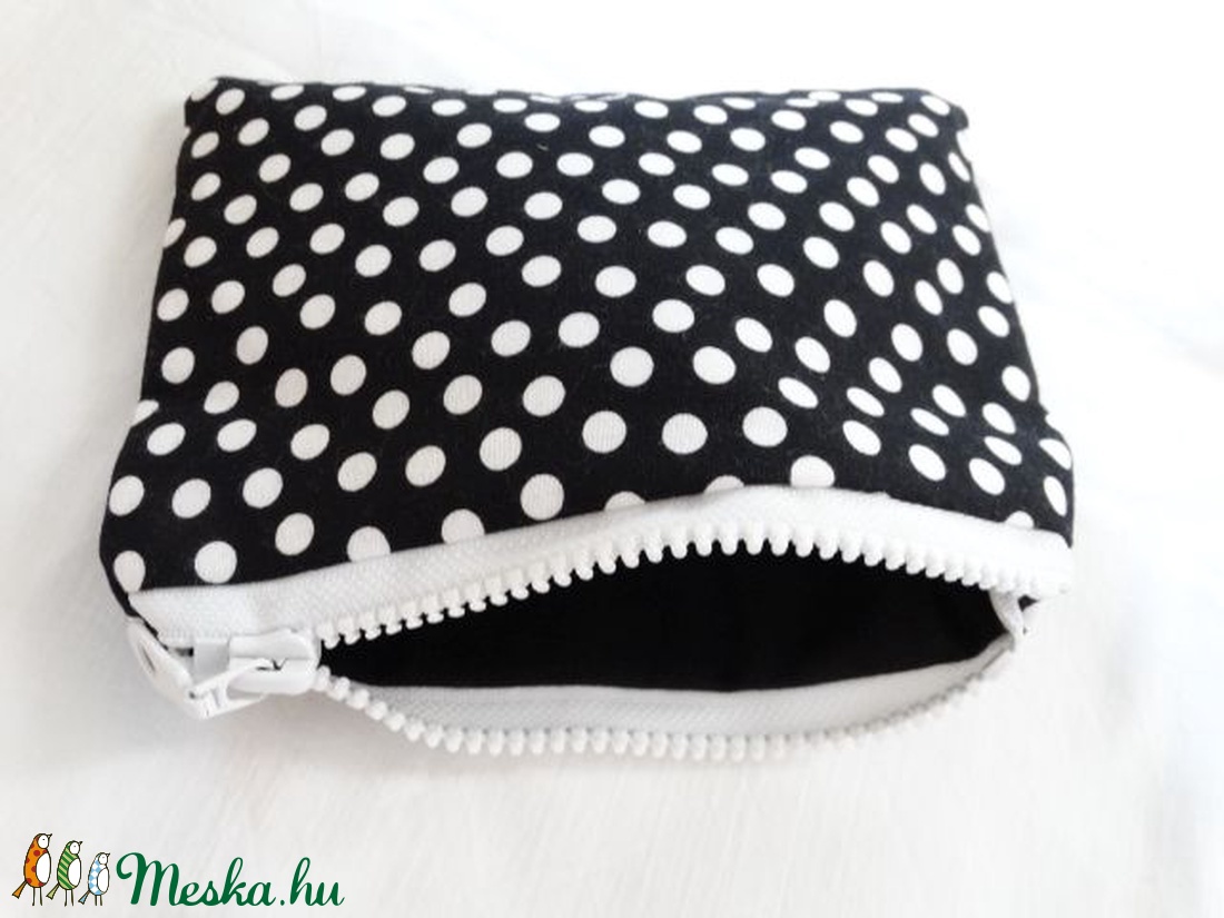 Pöttyös Pénztárca - Kártyatartó - Pöttyös mini neszesszer - Sminktáska - Kozmetikai táska - Fekete/fehér - Telefontartó  - táska & tok - pénztárca & más tok - kártyatartó & irattartó - Meska.hu