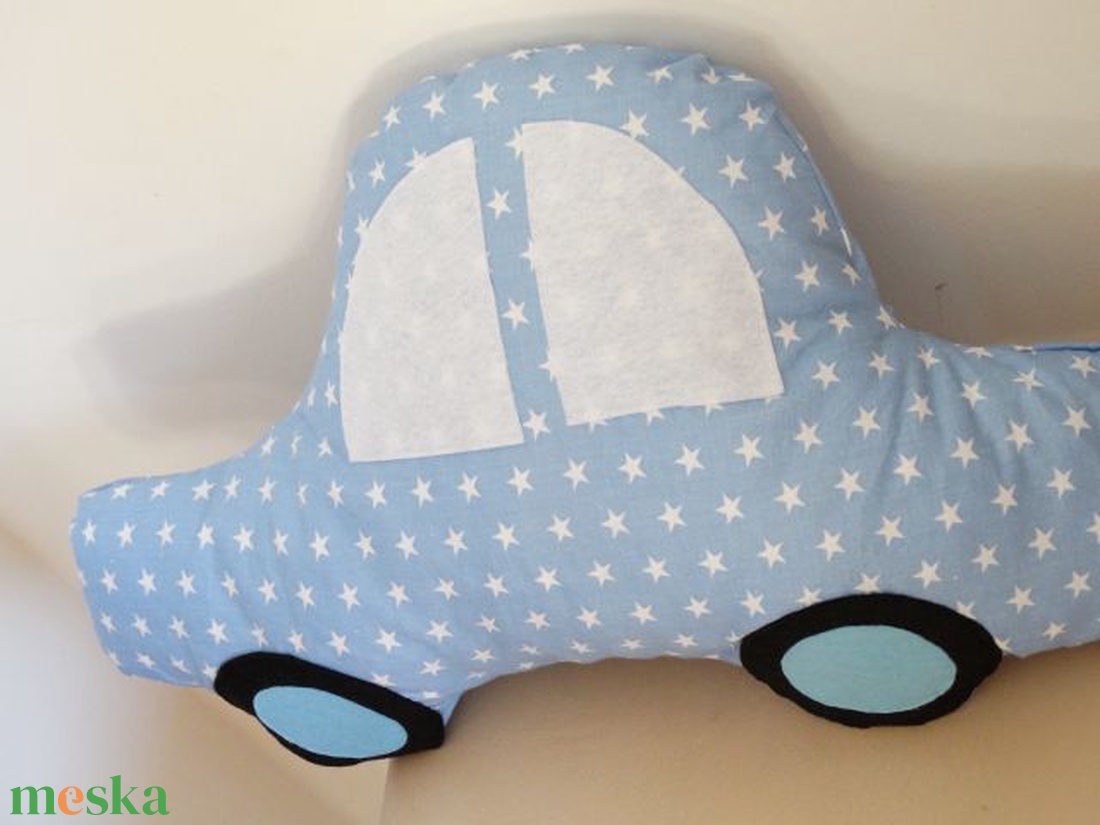 Autó formájú párna - Babakék / Fehér - Autós díszpárna - Autó párna - Textiljáték - Textilfigura -  - Meska.hu