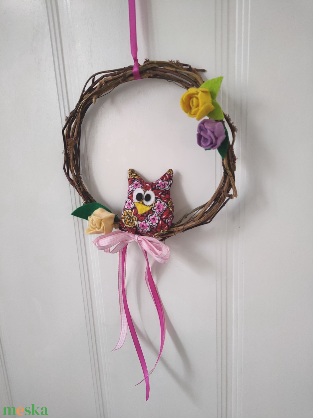 Tavaszi baglyos - virágos ajtódísz - tavaszi koszorú rózsával - tavaszi kopogtató bagoly figurával  - otthon & életmód - dekoráció - ajtó- és ablak dekoráció - ajtódísz & kopogtató - Meska.hu