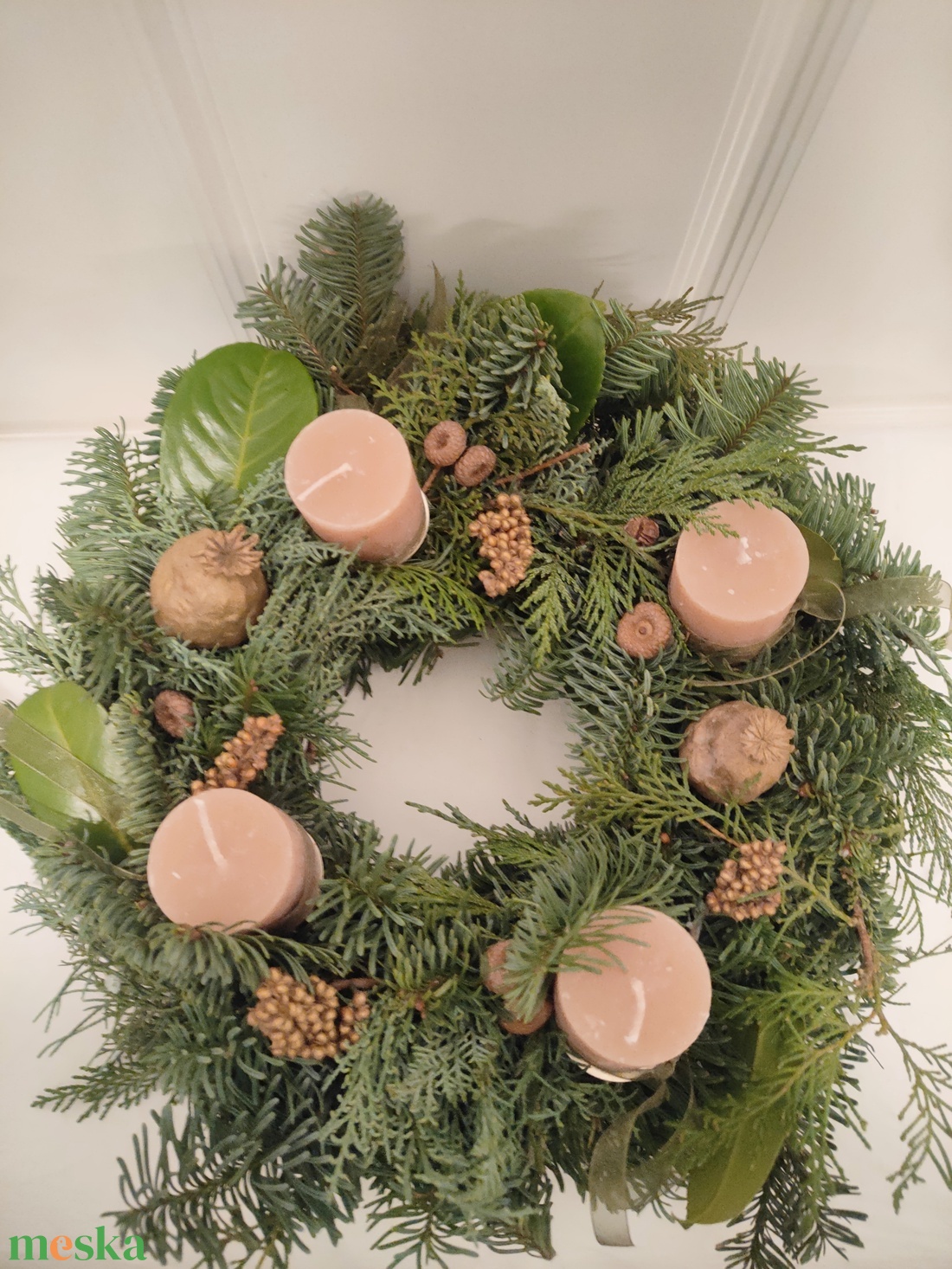 Adventi koszorú élő növényekkel - cappuccino arany színben - természetes stílusú karácsonyi asztaldísz - karácsony - adventi díszek - adventi koszorú - Meska.hu Adventi koszorú élő növényekkel - cappuccino arany színben - természetes stílusú karácsonyi asztaldísz - karácsony - adventi díszek - adventi koszorú - Meska.hu