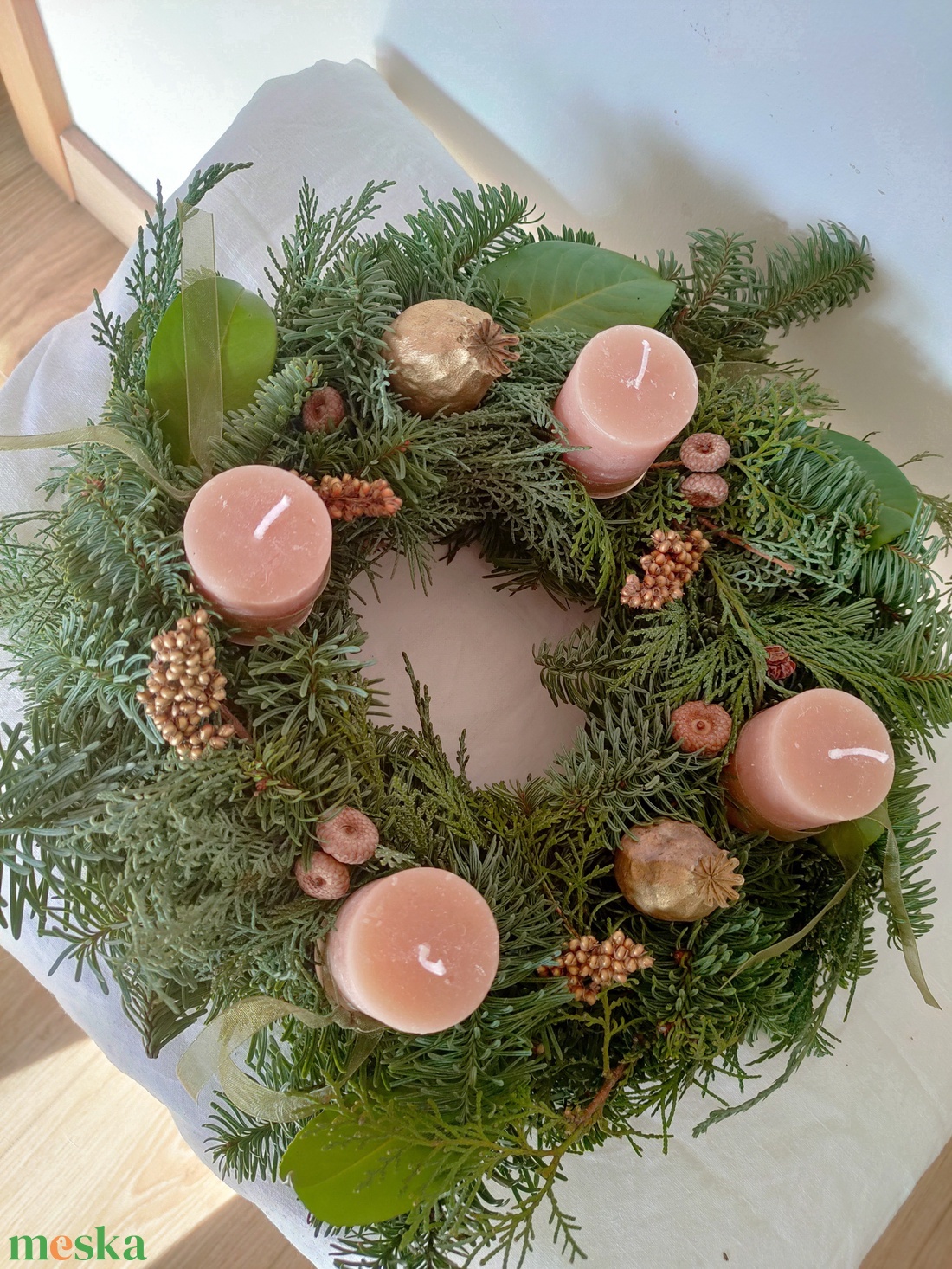 Adventi koszorú élő növényekkel - cappuccino arany színben - természetes stílusú karácsonyi asztaldísz - karácsony - adventi díszek - adventi koszorú - Meska.hu Adventi koszorú élő növényekkel - cappuccino arany színben - természetes stílusú karácsonyi asztaldísz - karácsony - adventi díszek - adventi koszorú - Meska.hu