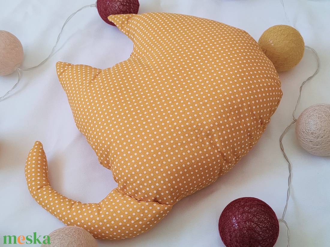 Pöttyös Cica - cica plüss - Cica Figura - Cica párna - Textil játék - Textil figura - otthon & életmód - babaszoba, gyerekszoba - gyerek díszpárna - Meska.hu Pöttyös Cica - cica plüss - Cica Figura - Cica párna - Textil játék - Textil figura - otthon & életmód - babaszoba, gyerekszoba - gyerek díszpárna - Meska.hu