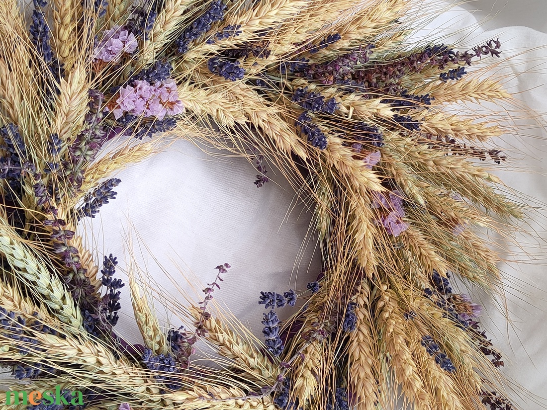 Természetes búzakoszorú levendula, zsálya és sóvirág felhasználásával - ajtódísz szárított virágokkal - natúr kopogtató  - otthon & életmód - dekoráció - ajtó- és ablak dekoráció - ajtódísz & kopogtató - Meska.hu