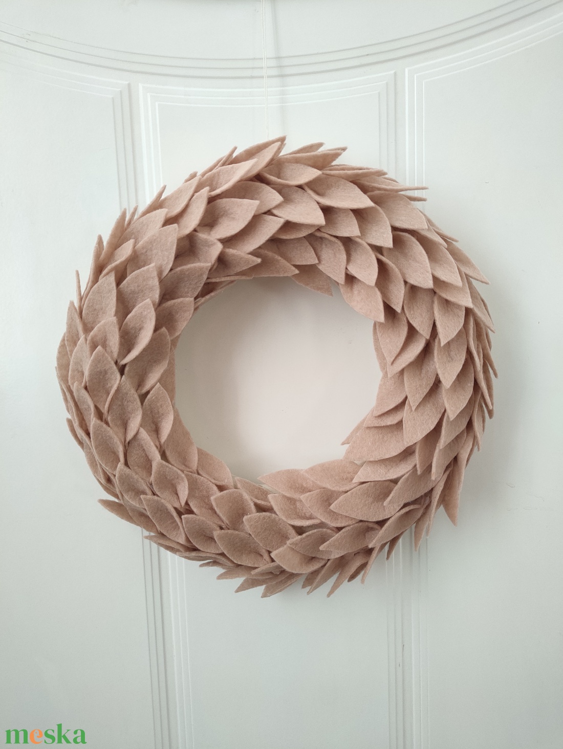 Mokka színű filc koszorú - elegáns minimalista otthon dekoráció - natúr ajtódísz - cappuccino koszorú - otthon & életmód - dekoráció - ajtó- és ablak dekoráció - ajtódísz & kopogtató - Meska.hu Mokka színű filc koszorú - elegáns minimalista otthon dekoráció - natúr ajtódísz - cappuccino koszorú - otthon & életmód - dekoráció - ajtó- és ablak dekoráció - ajtódísz & kopogtató - Meska.hu