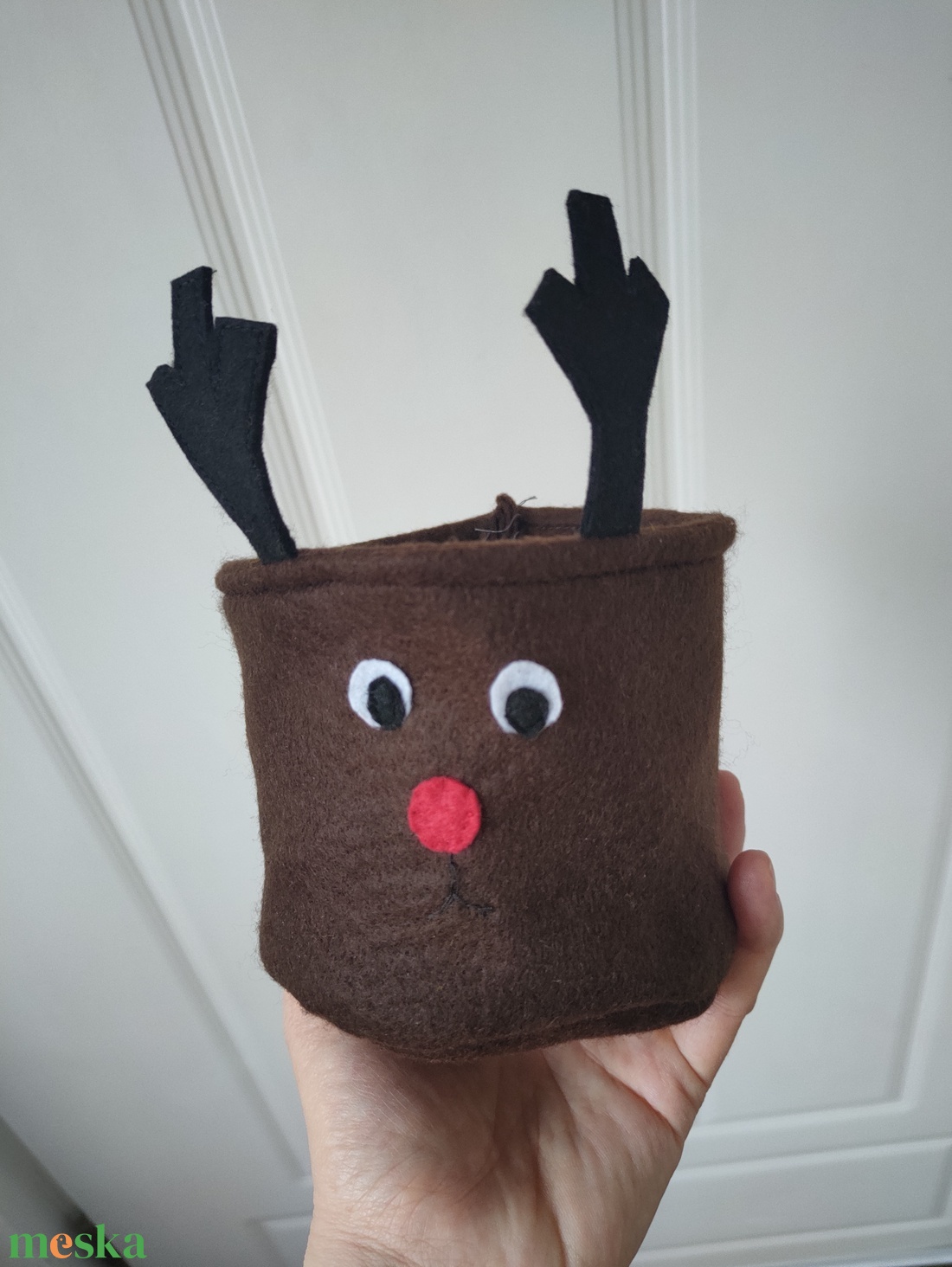 Rénszarvas kaspó - filc kaspó takaró kosárka - állatos tároló - gyerekszobai dekoráció - karácsonyi kosár - puha kaspó  - karácsony - karácsonyi lakásdekoráció - karácsonyi lakásdíszek - Meska.hu