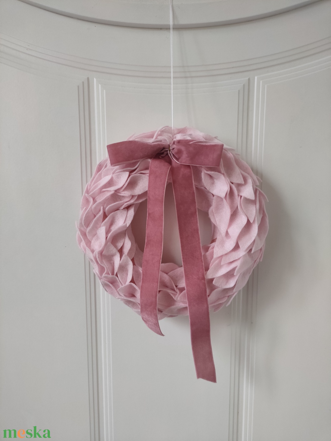 Rózsaszín filc koszorú - babaszoba dekoráció - gyerekszoba ajtódísz - egyedi filc levél koszorú - babaköszöntő ajándék  - baba - mama - babaszoba-dekoráció - babaszoba dekoráció - Meska.hu