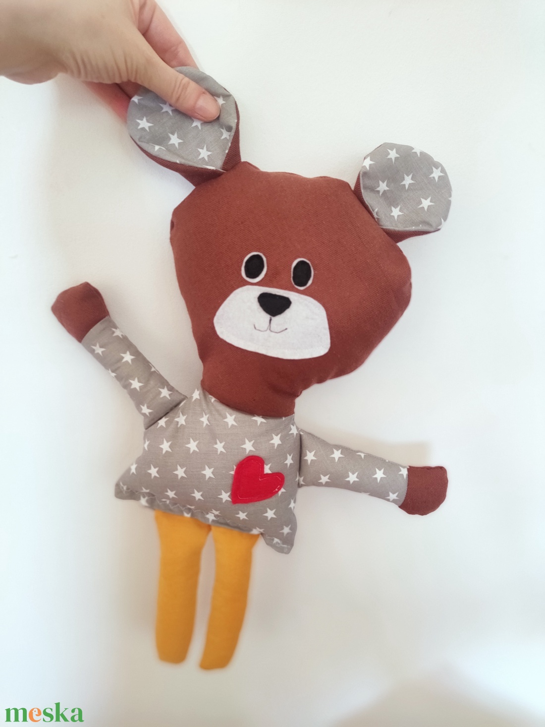 Valentin - napi mackó figura - Kézműves Maci textil figura - egyedi játékfigura - textilmackó - plüssmackó szívvel  - játék & sport - plüssállat & játékfigura - maci - Meska.hu